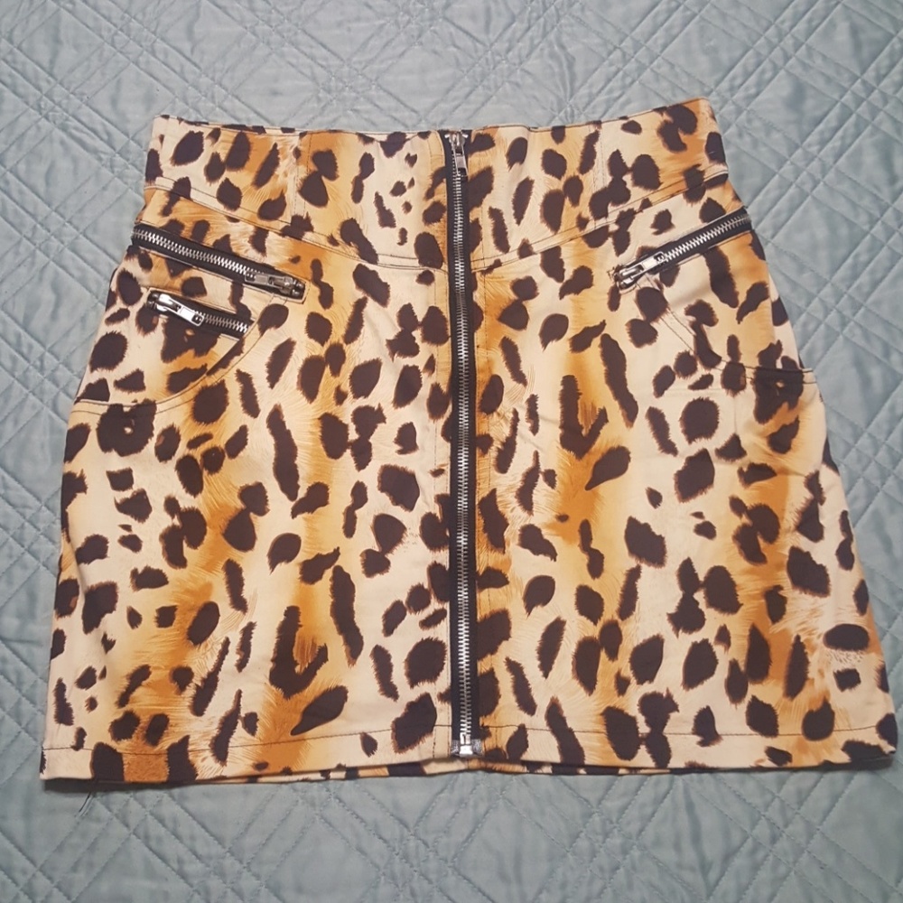 High waisted leopard pencil skirt